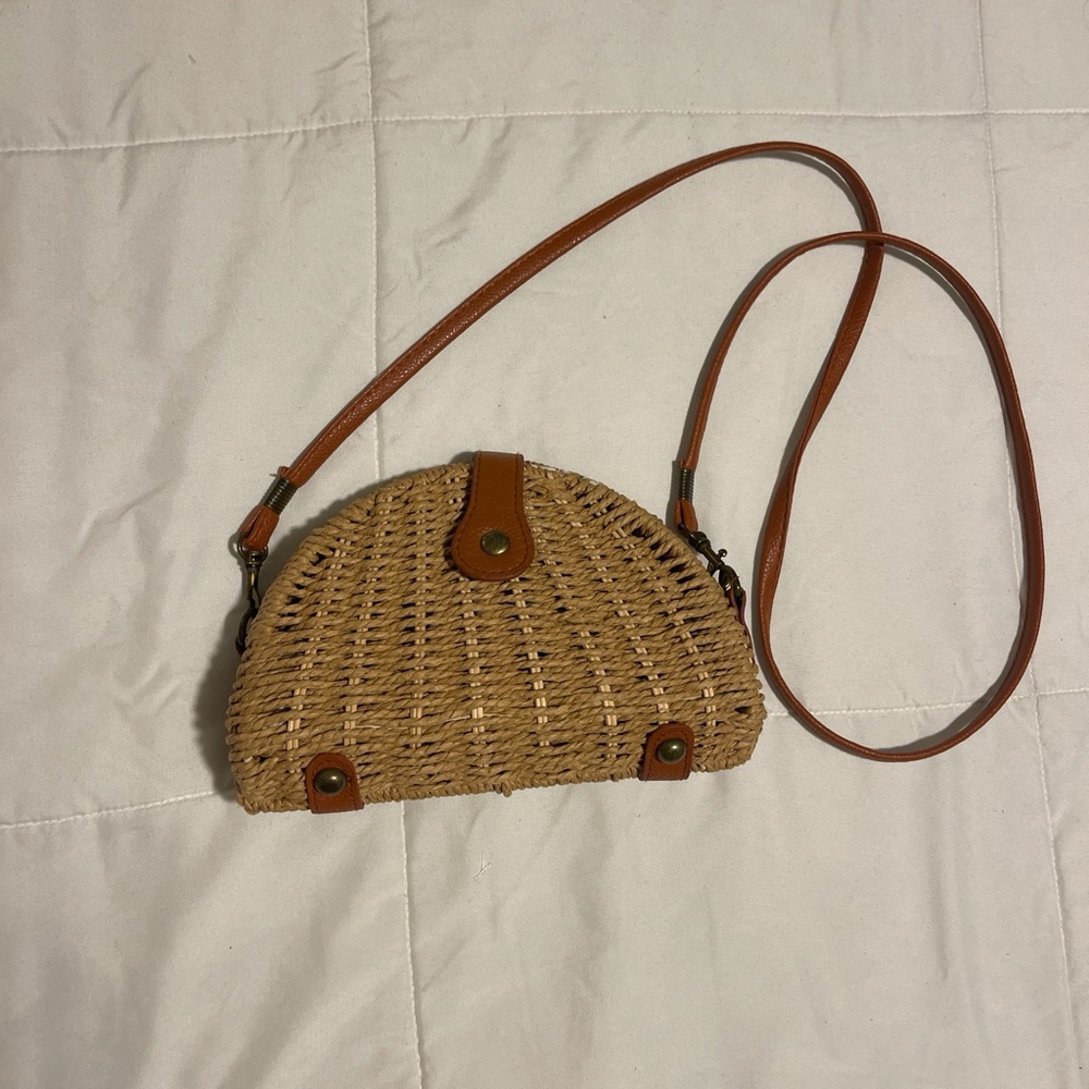 Stylish Tan Woven Crossbody boho Bag - Picture 1 of 5